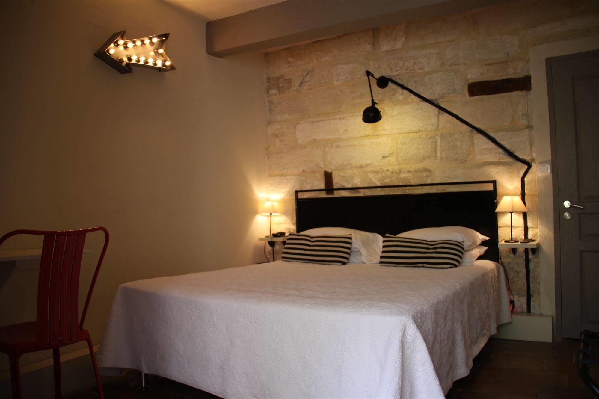 Hotel De L'Atelier Villeneuve-les-Avignon Exterior photo
