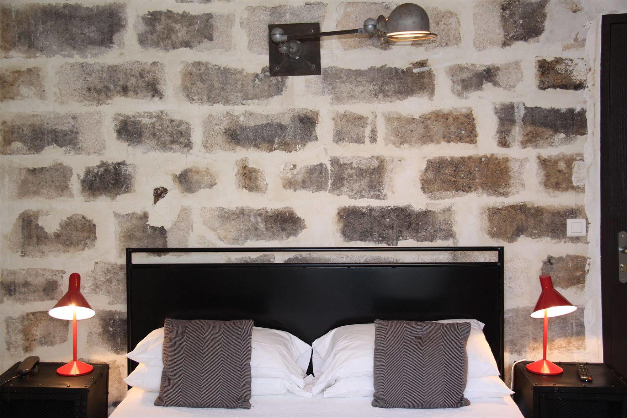 Hotel De L'Atelier Villeneuve-les-Avignon Exterior photo